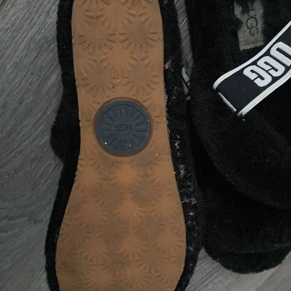Ugg - Picture 3 of 3